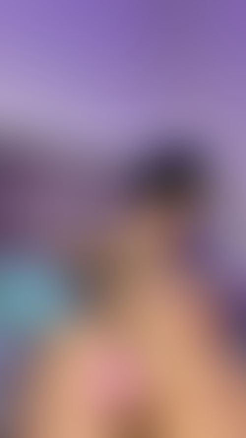 Imagem 2 de 2 - Piscando meu cuzinho com um plug 😈😈 olha como minha bucetinha ficou molhada amorr haha 🤭}