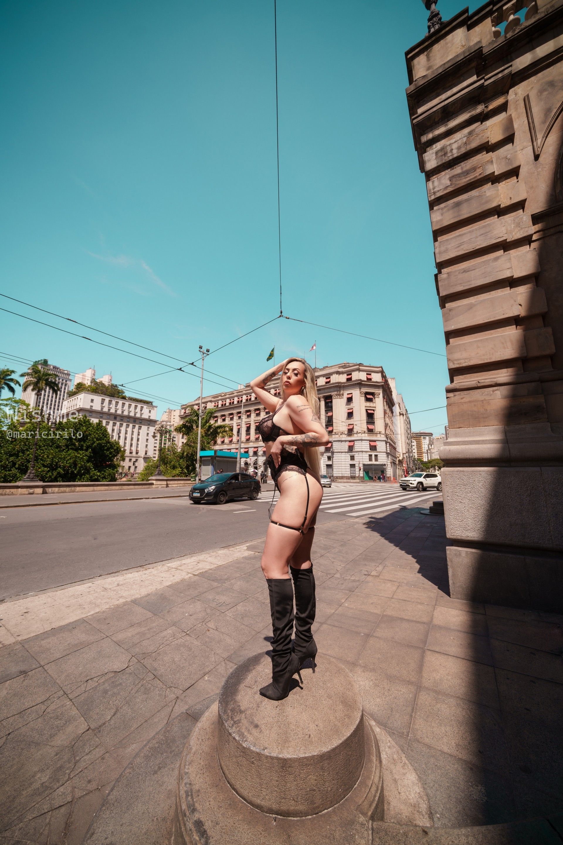 Imagem 2 de 3 - Pelada no meio da rua? Eu sou dessas! Hihi}