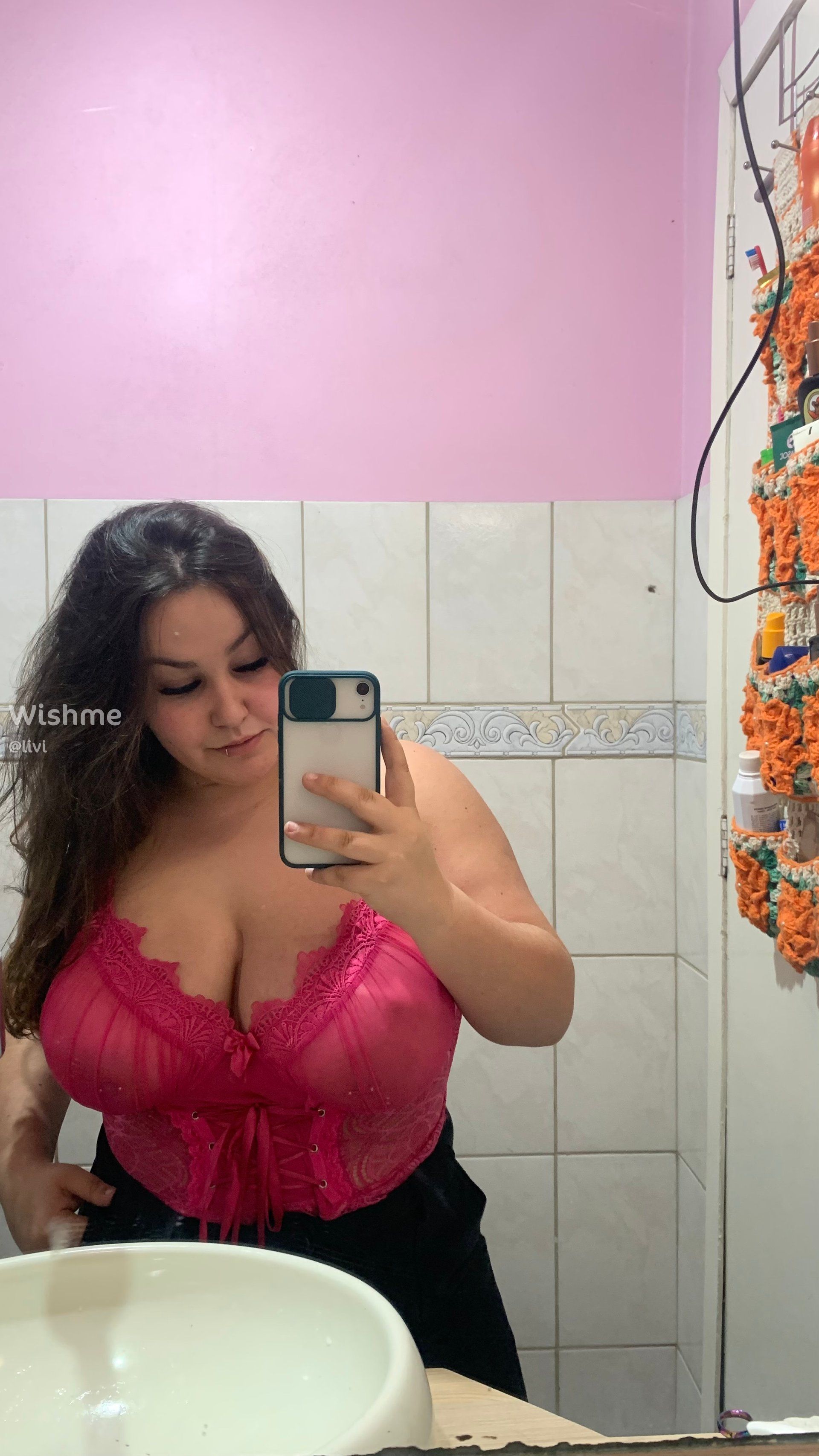 Imagem 2 de 2 - Chamada de vídeo gratuita para quem assinar meu perfil esse mês!! Bora ver essa putinha gozando na chamada de vídeo… 🔥🔥🔥}