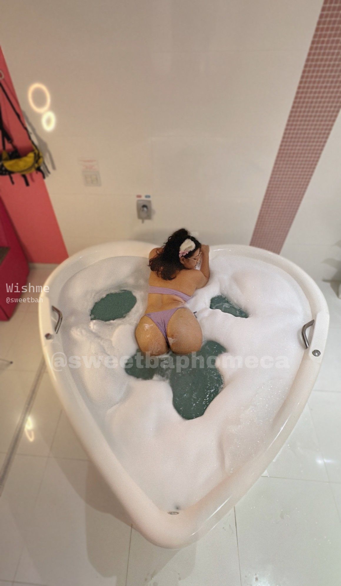Imagem 1 de 1 - Vem ver esse ser no motel onde meu daddy me levou pro quarto da Barbie 💕}