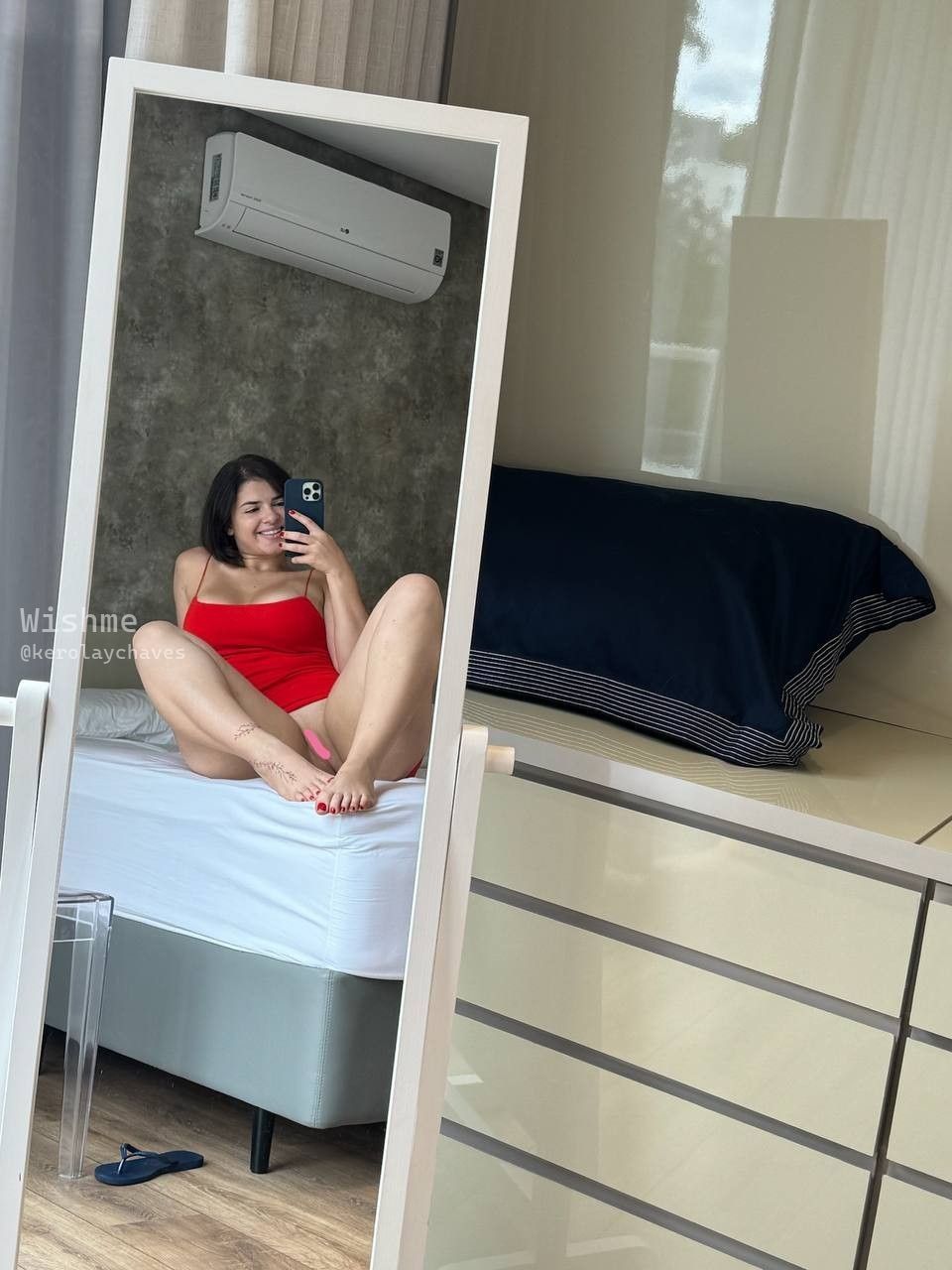 Imagem 1 de 2 - Bom sábado para você 🙈
Amo vestidinho e vermelho pq está perto do Natal 🙈}