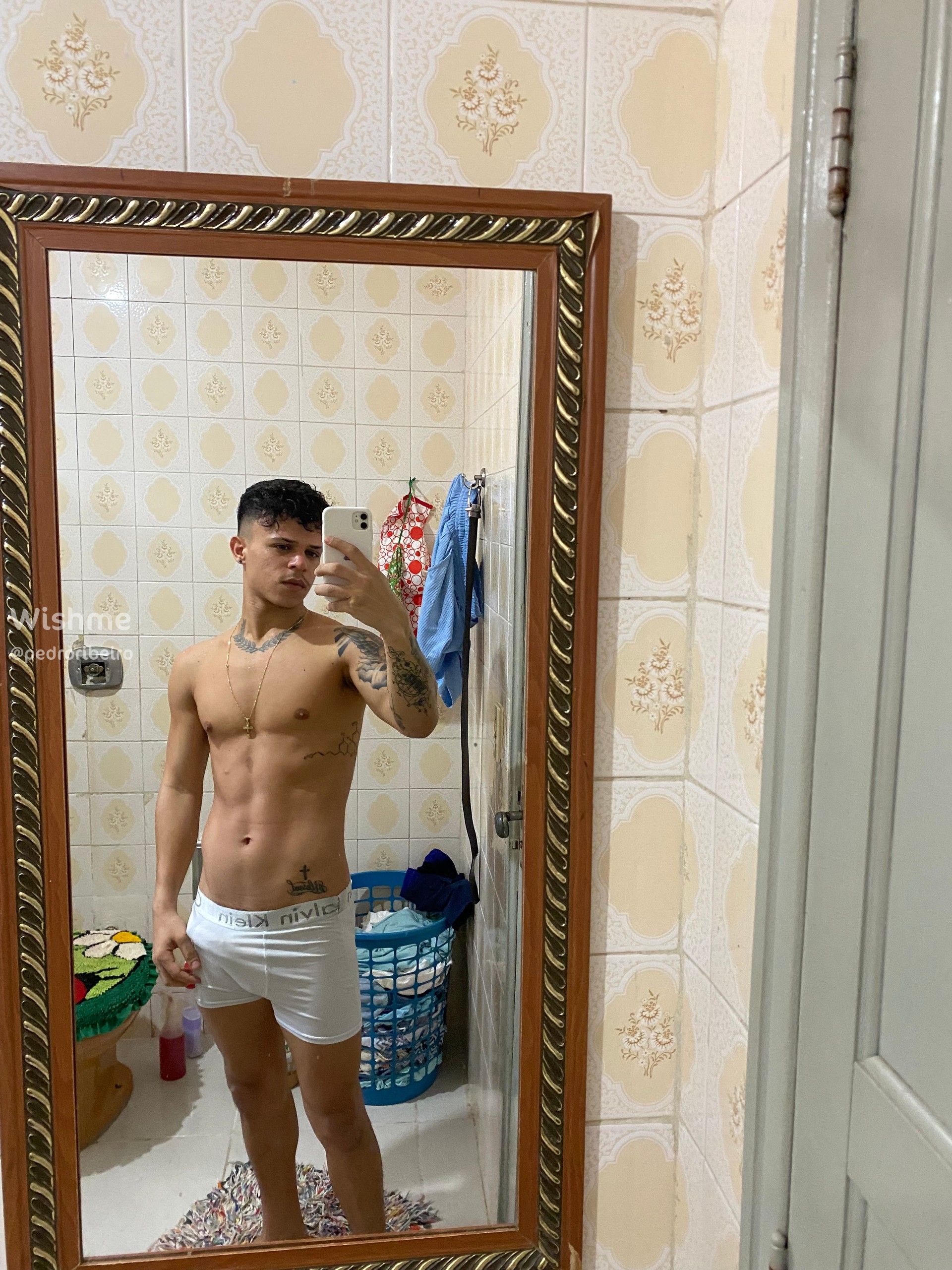 Imagem 1 de 1 - Dia muito quente eu só ando de cueca em casa 🔥}