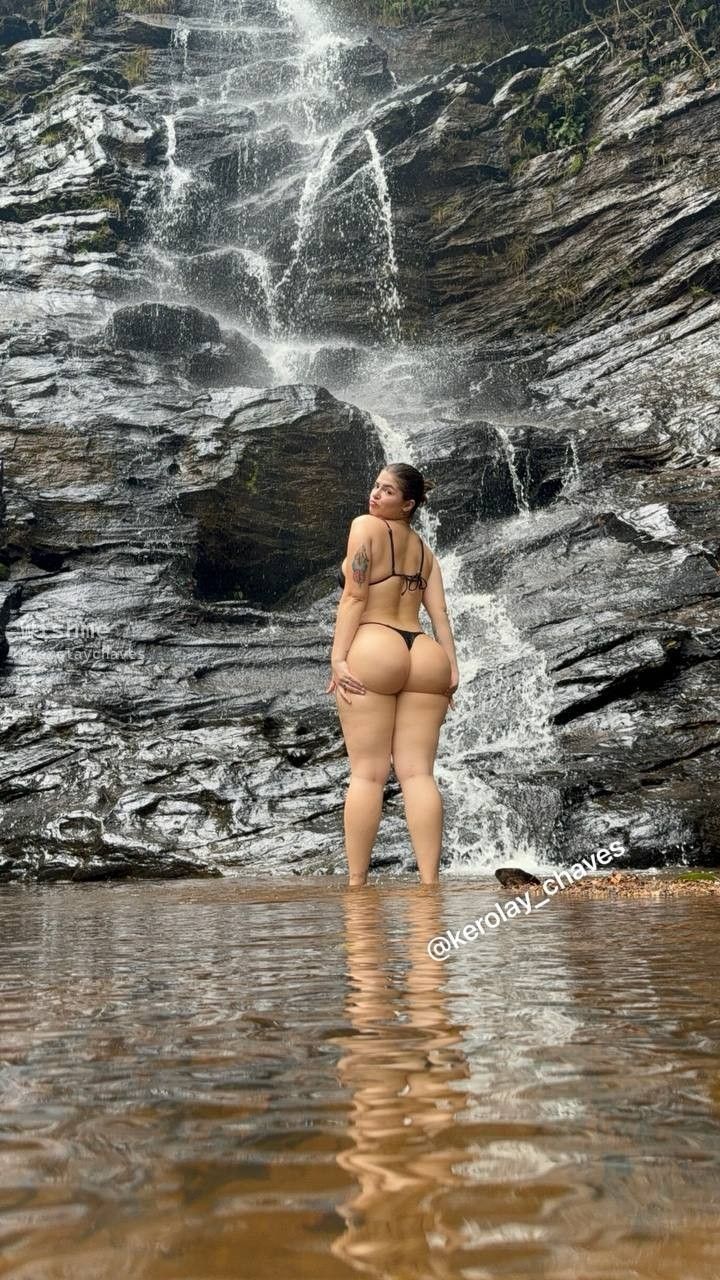 Imagem 3 de 4 - Um pouco do meu dia de ontem pra vocês . Por isso sumi rs, não tinha sinal lá …
E Pra quem não sabe, vim do interior e amo uma natureza, mato, cachoeira, acamalar e por aí vai rs
Sou simples apesar de também gostar do luxo rs}