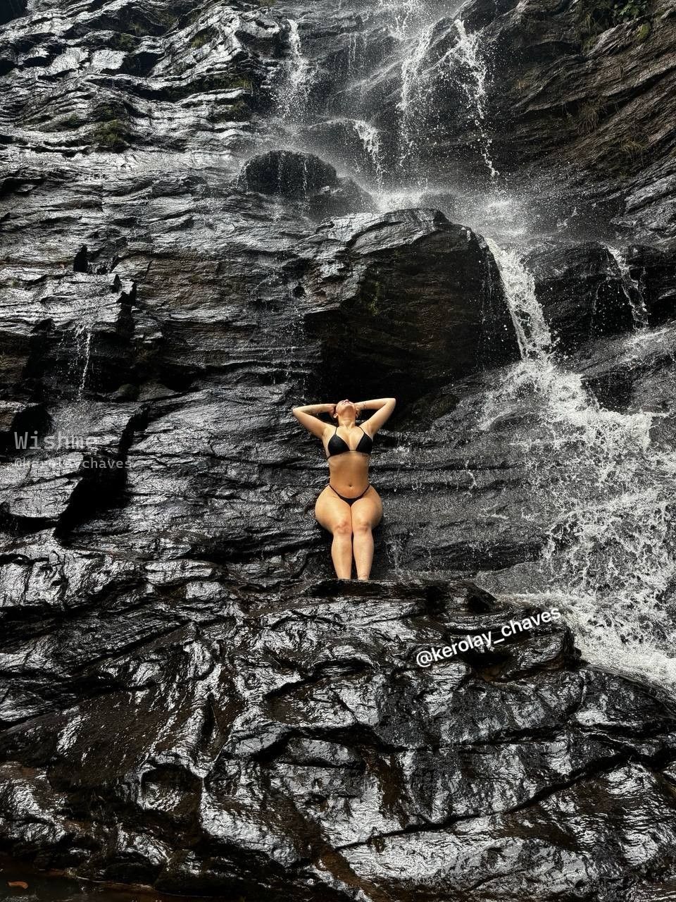 Imagem 1 de 4 - Um pouco do meu dia de ontem pra vocês . Por isso sumi rs, não tinha sinal lá …
E Pra quem não sabe, vim do interior e amo uma natureza, mato, cachoeira, acamalar e por aí vai rs
Sou simples apesar de também gostar do luxo rs}