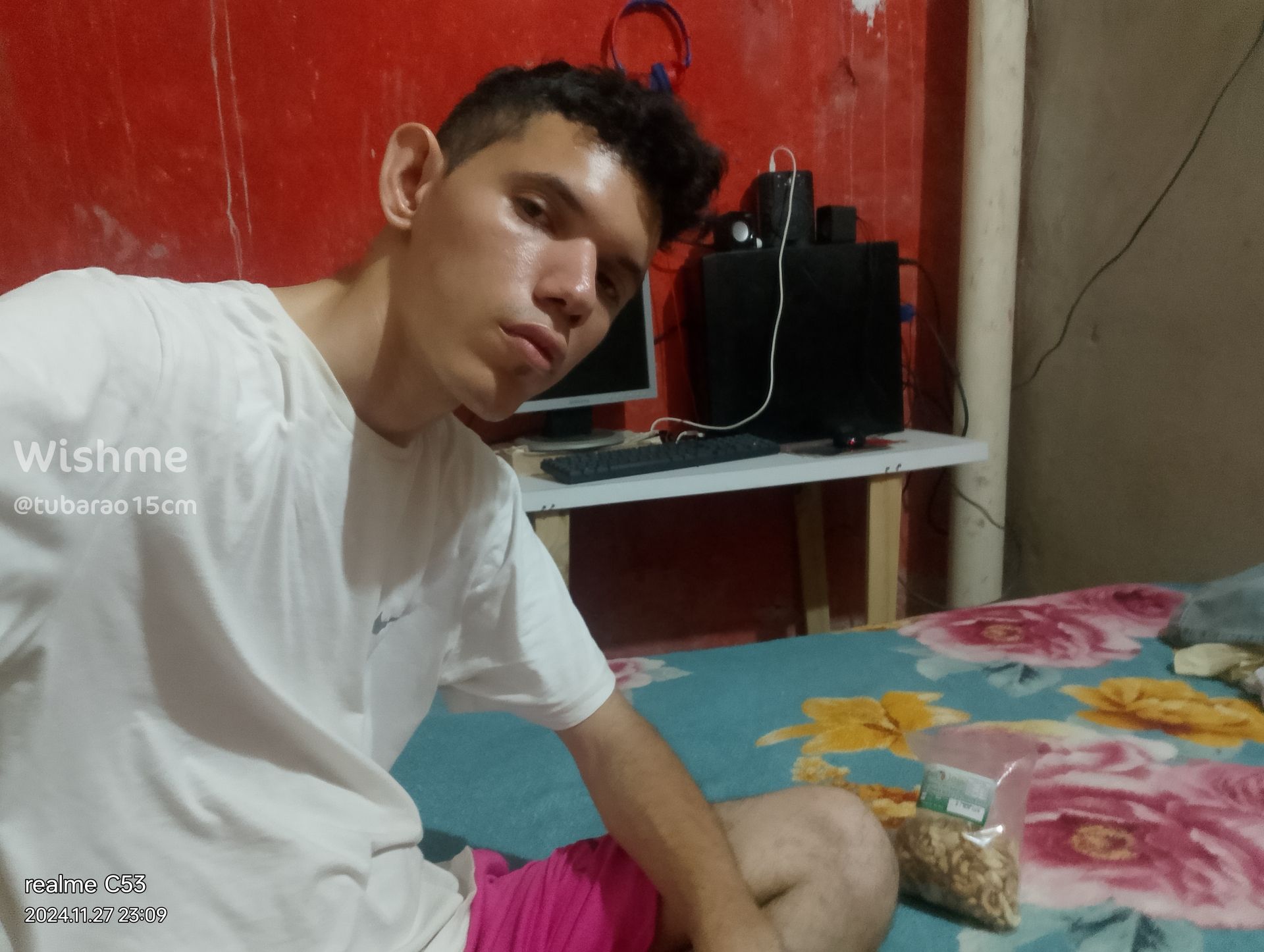 Imagem 1 de 2 - Encontro casual com meu brinquedo na sua casa hehehe ein 😈 bem durinho.. cuida vamos desenrolar.}
